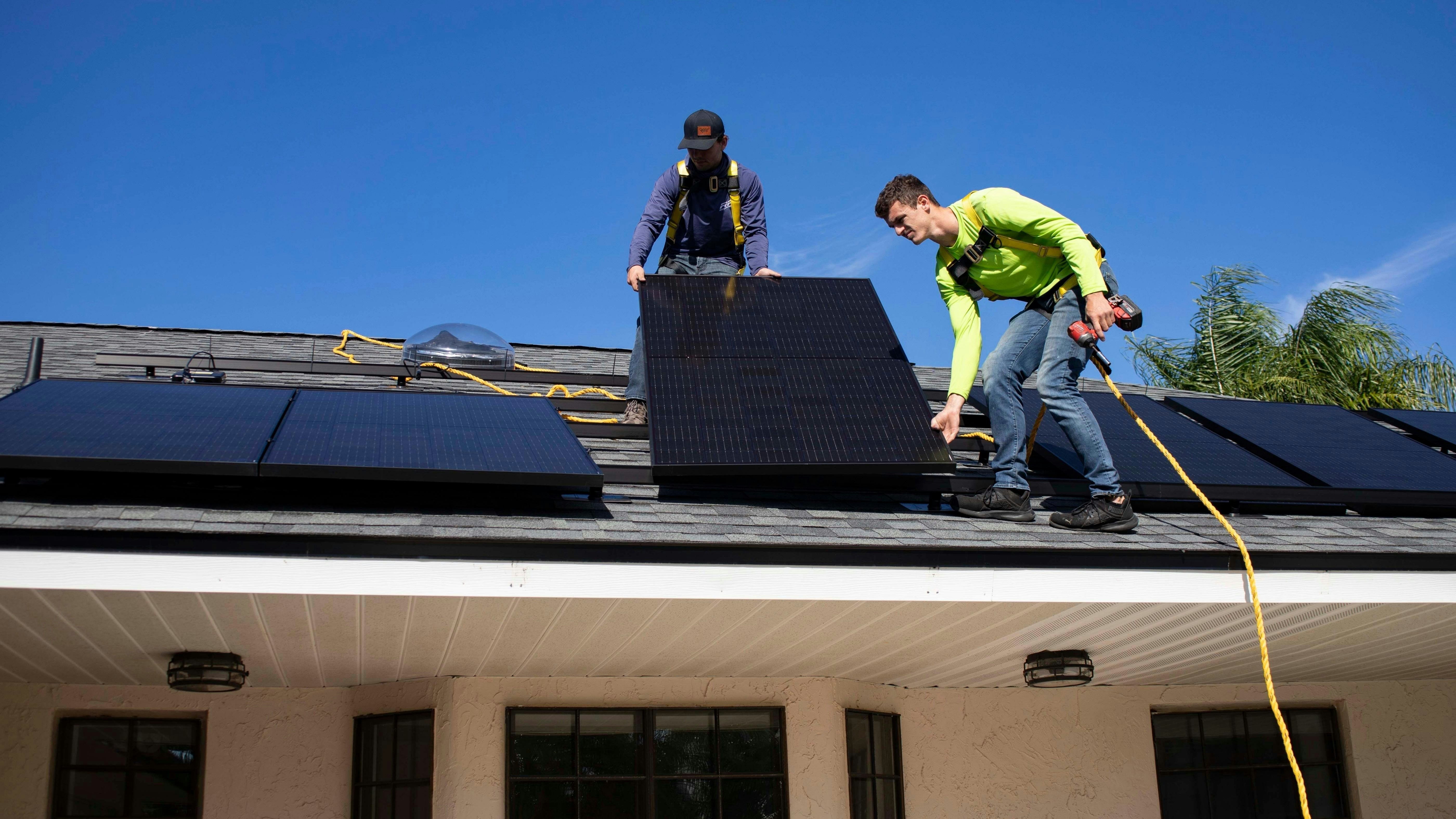 Top 10 solar panel panel supplier in Lahore