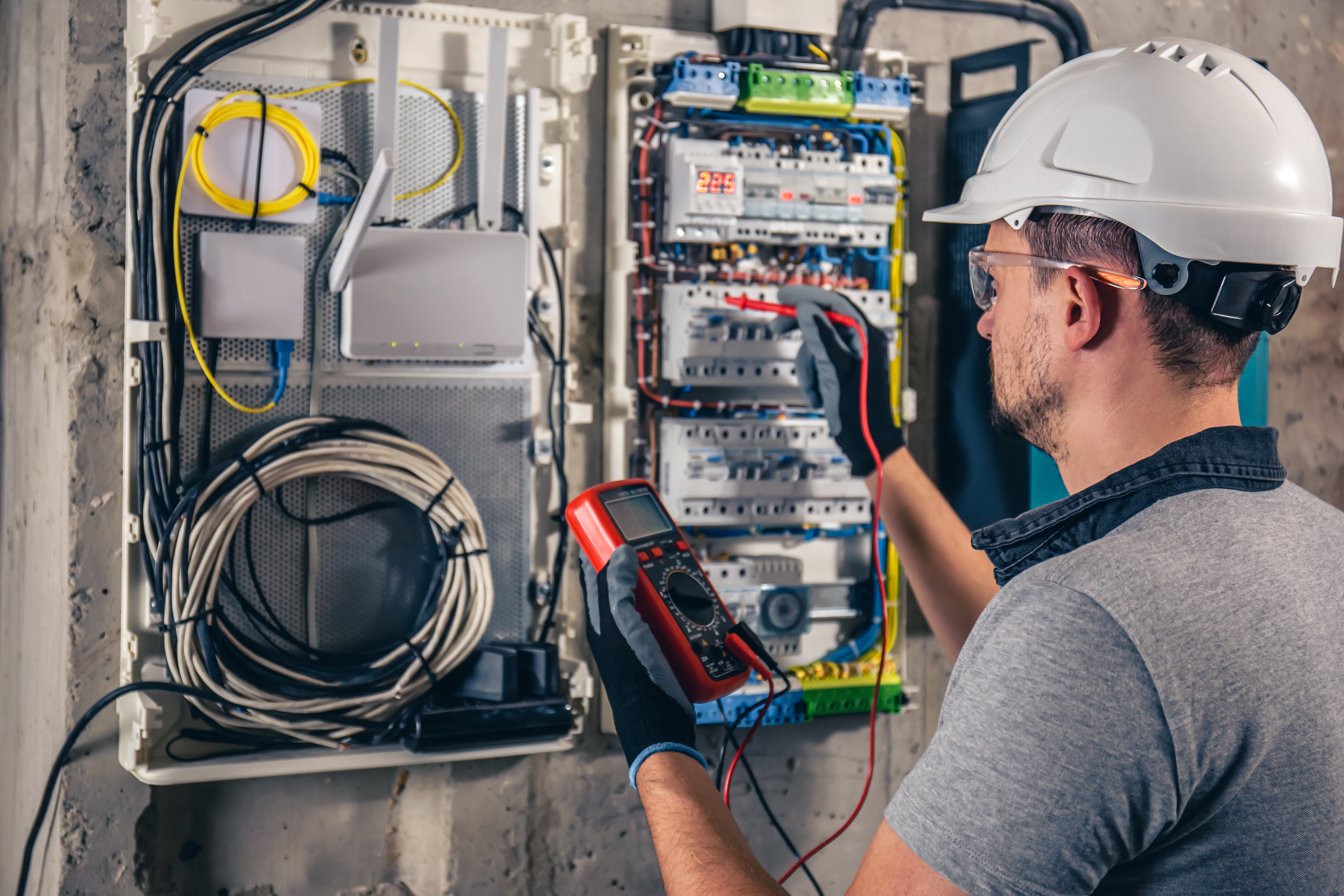 A Beginner’s Guide to Using a Digital Multimeter for Home Electronics