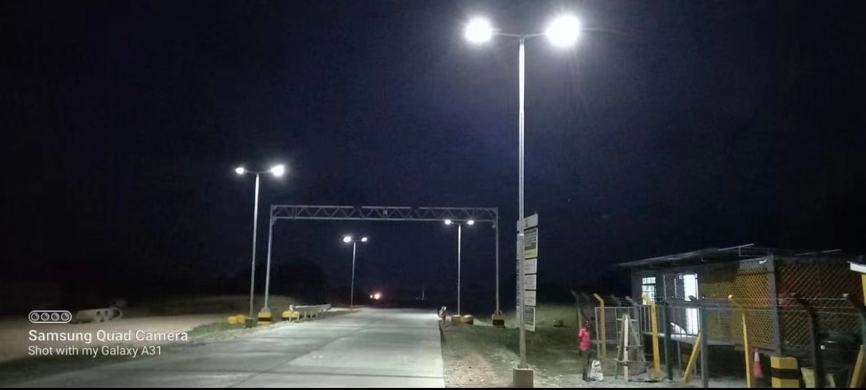 Coarts Aluminium 240w Solar Street Light l-803-3 Price in Pakistan